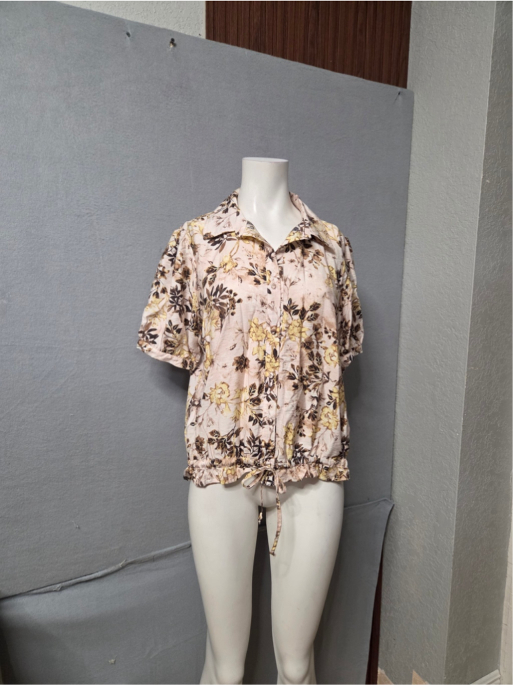 Women's Badgley Mischka Floral Blouse Size M Beige Brown